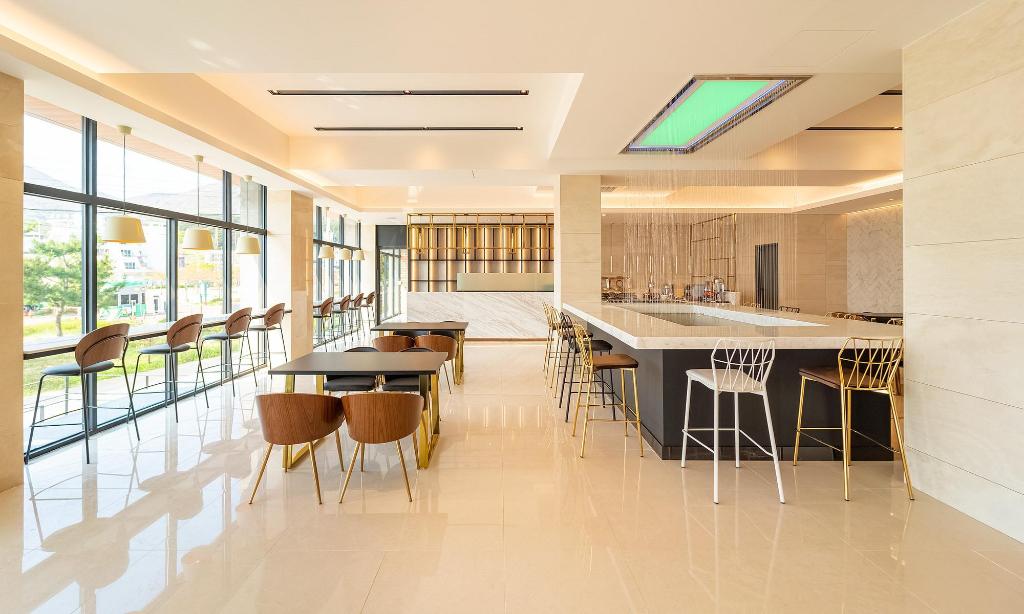 Stubborn Hotel image