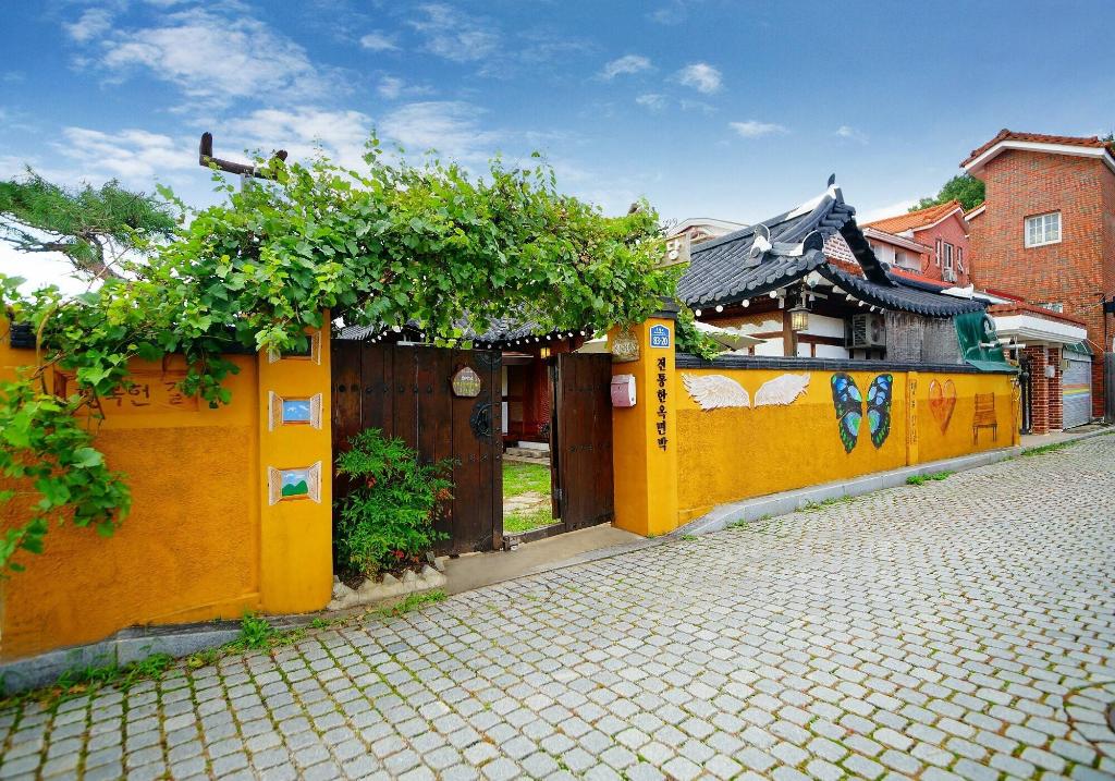 Jeonju Haengbokhyun Hanok Dockchae Pension image