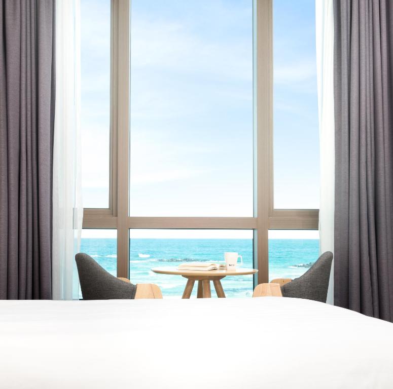 UTOP UBLESS HOTEL Jeju Hamdeok image