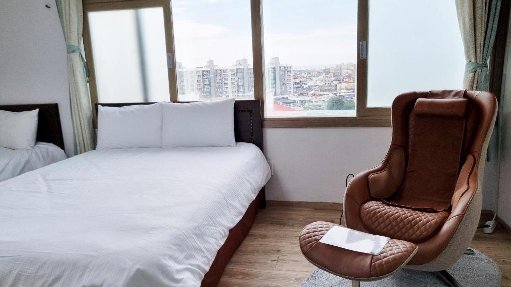 Top Island Hotel image
