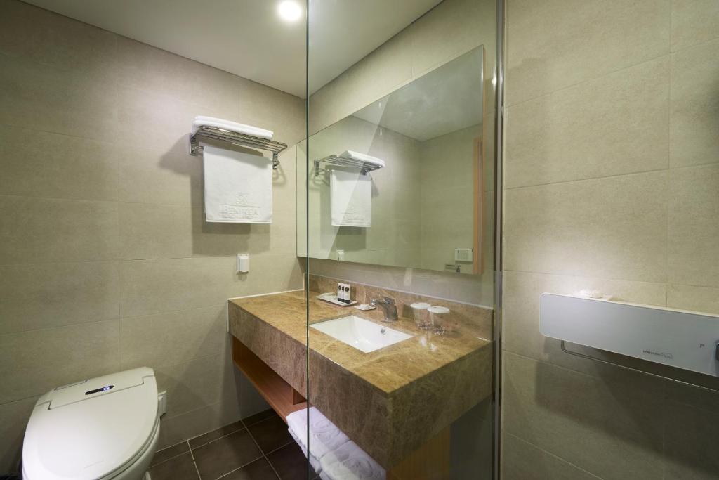 Benikea Jungmun Hotel image